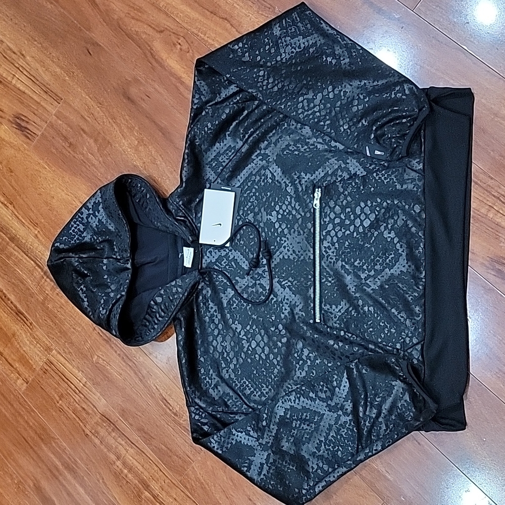 NWT size M Nike OVERSIZED hoodie